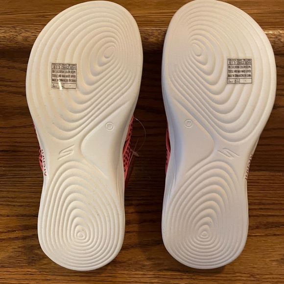 Skechers Archfit Pink Flip Flops with Rhinestone Embellished Straps - Picture 4 of 9